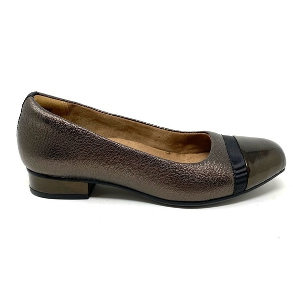 Clarks Keesha Rosa Gold Metallic leather pump NARROW - Picture 1 of 8